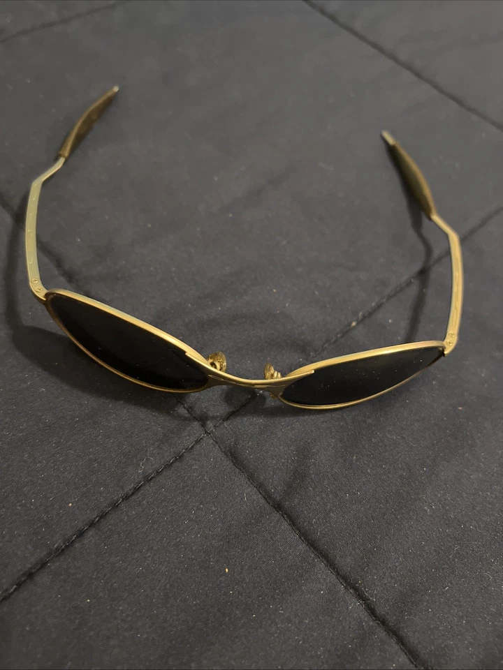 VINTAGE OAKLEY E WIRE 1ST GENERATION SILVER METAL SUNGLASSES  LENS SCRATCHED - Image 2 of 4