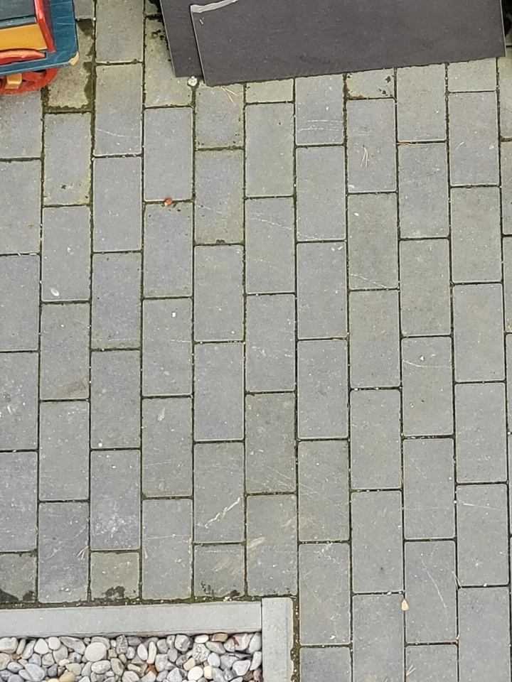 Pflastersteine grau, neu, ausreichend für 60qm, Selbstsbholer