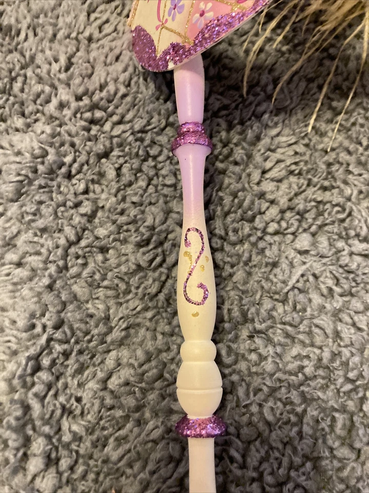 Máscara pintada a mano original firmada por Venecia con fecha 2013 hecha en Italia plumas Foto 4 de 4