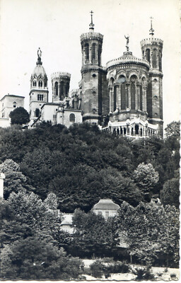 Lyon - Les tours de Notre Dame de Fourvière