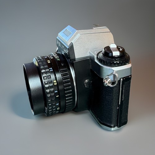 Cámara Pentax Program Plus 35 mm con lente, cordón y flash AF200T - negra y plateada - Imagen 5 de 22