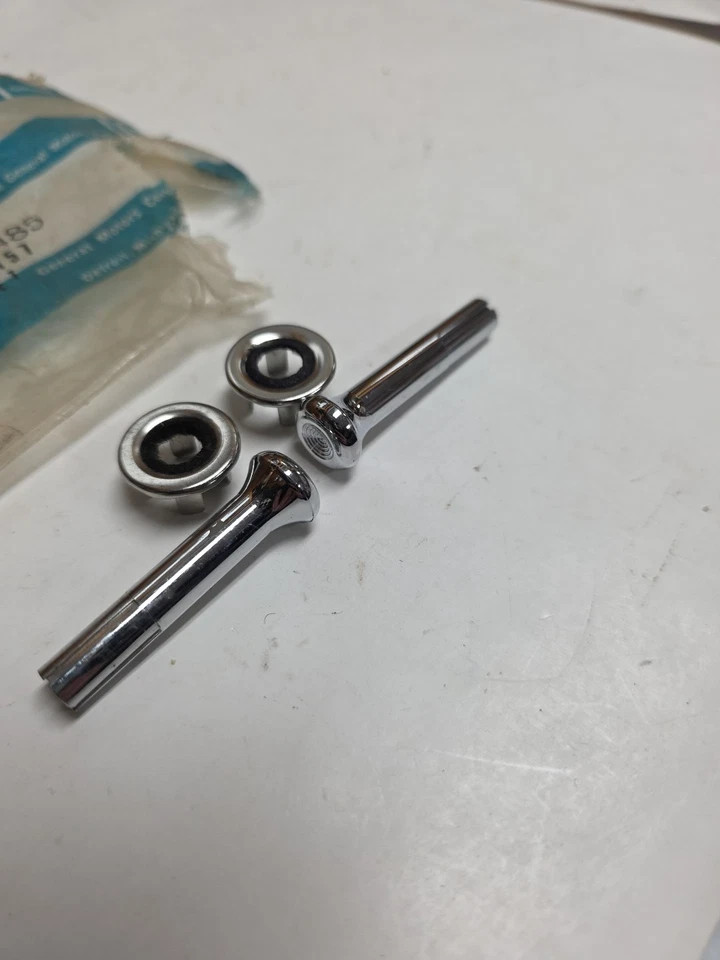 GM NOS 1975-1978 C10 K10 Blazer Jimmy cerradura de puerta perilla y ojal 330485 9813799 Foto 4 de 4