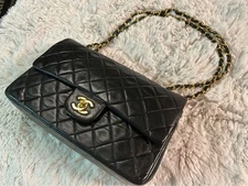 Beautiful item ♢ Authentic CHANEL vintage ♢ Matelasse lambskin classic chain