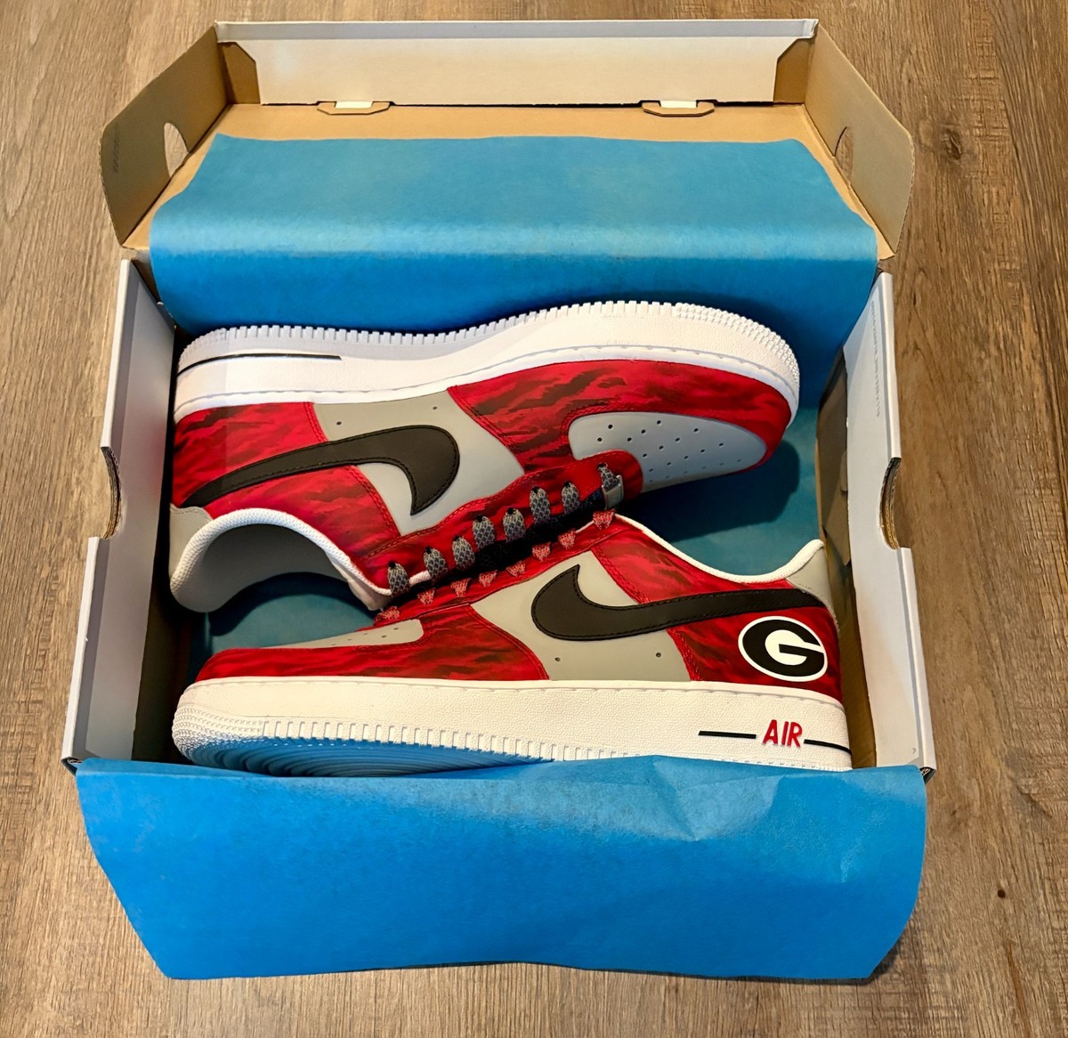 [M-9] Nike’s Georgia A’One PE Perfects `The Bulldogs’ Home Look Nike Air Zoom Georgia Bulldogs shoes just dropped main image 2