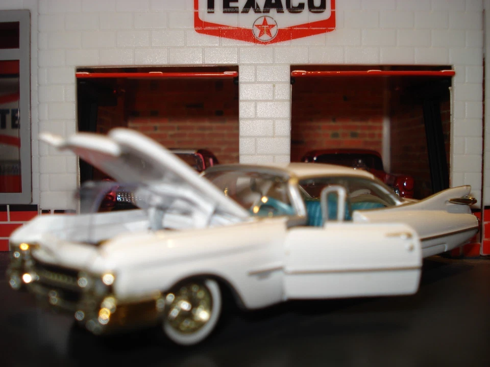 1959 59 CADILLAC COUPE LIMITED EDITION 1/64 1950'S CLASSIC METALLIC WHITE CADDY - Image 3 of 4