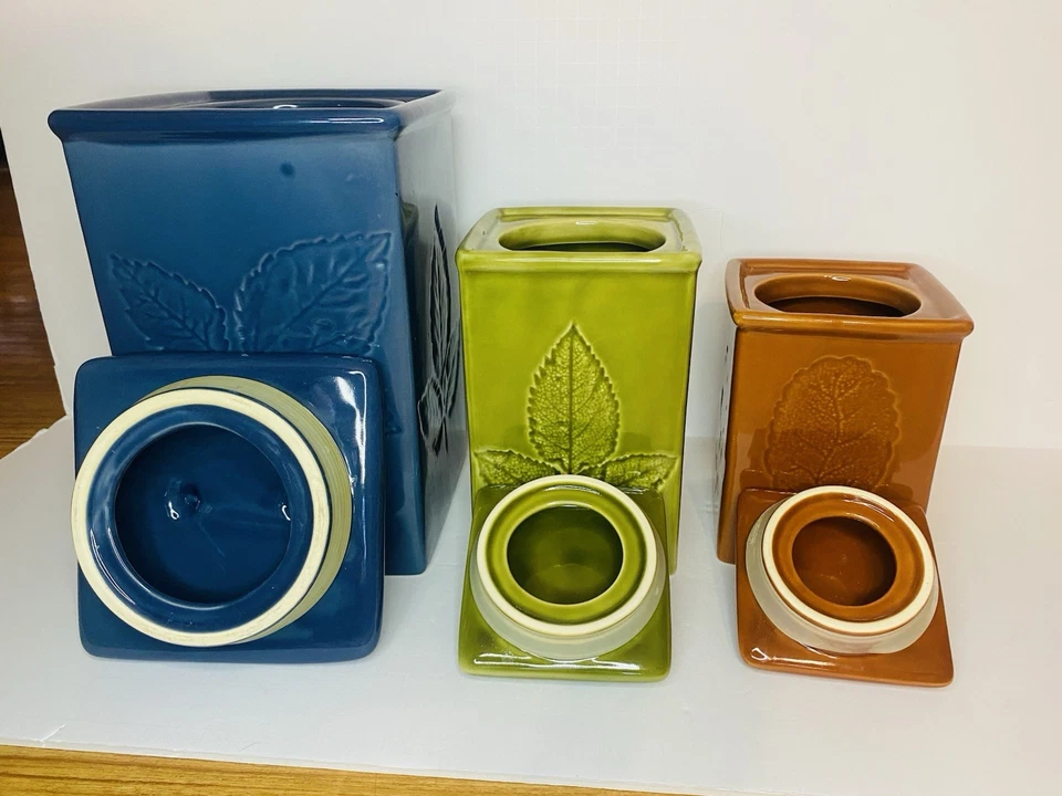 Lillian Vernon Embossed Leaf Ceramic Canister Set 10.5in/8.5in/7.5n - Image 2 of 4