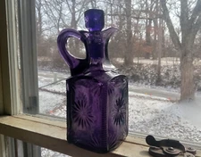 ANTIQUE AMETHYST GLASS SUNBURST PATTERN BIG SQUARE CRUET WITH ORIGINAL STOPPER