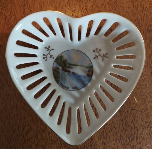  Niagra Falls heart shaped trinket dish Made in Germany - Afbeelding 1 van 4