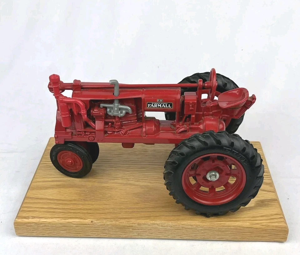 Ertl Farmall F-20 1:16 Scale Farm Toy Tractor Mounted 1988 Red History On Bottom - Image 4 of 4