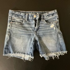 American Eagle Sz 6 The Dream Jean Light Wash Distressed Raw Hem Denim Shorts