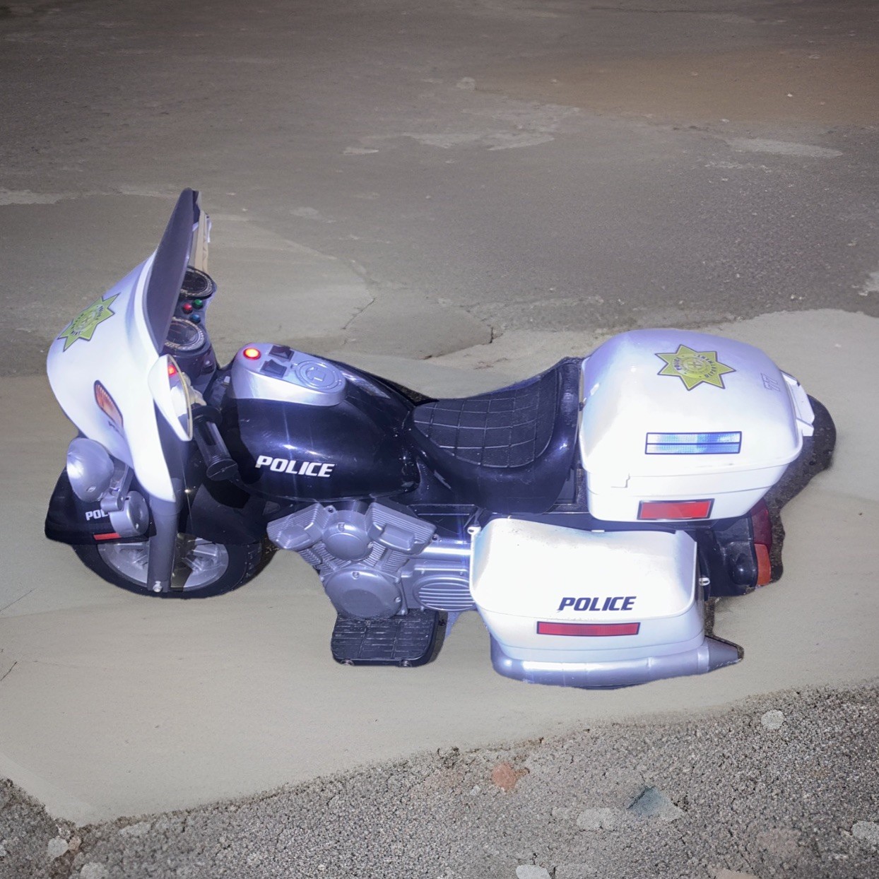 3-Wheel Battery Powered Ride on Toy Motorcycle Police Chopper in Black