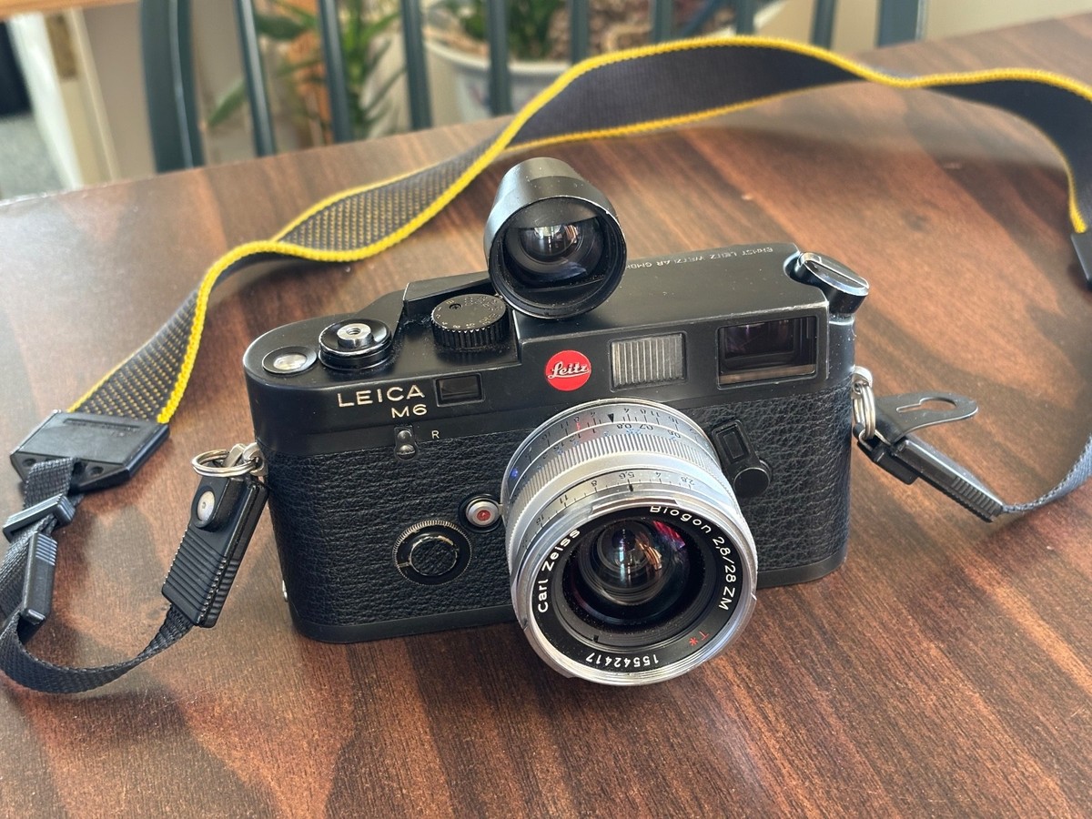 Beautiful Leica M6 (black) w 28mm Zeiss lens & external viewfinder
