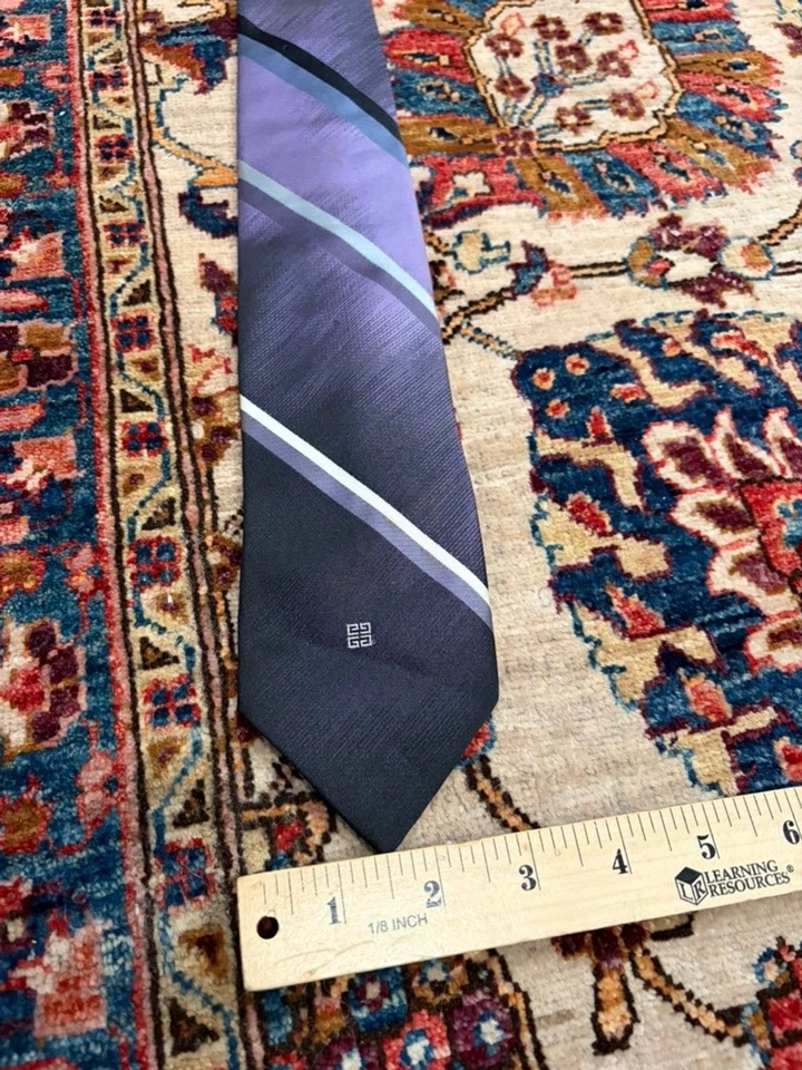 Gravata de seda Givenchy Monsieur listrada roxa preta clássica vintage feita nos EUA masculina Ne - Imagem 4 de 4