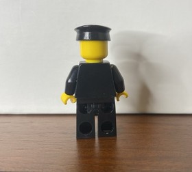 Lego Minifigure City Police Officer Black Cap Tie Cty0204