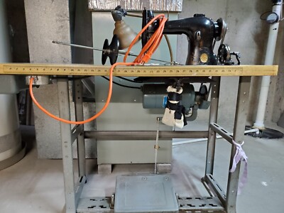 SINGER PROFESSIONAL SEWING MACHINE 95-80 COMMERCIAL WITH TABLE