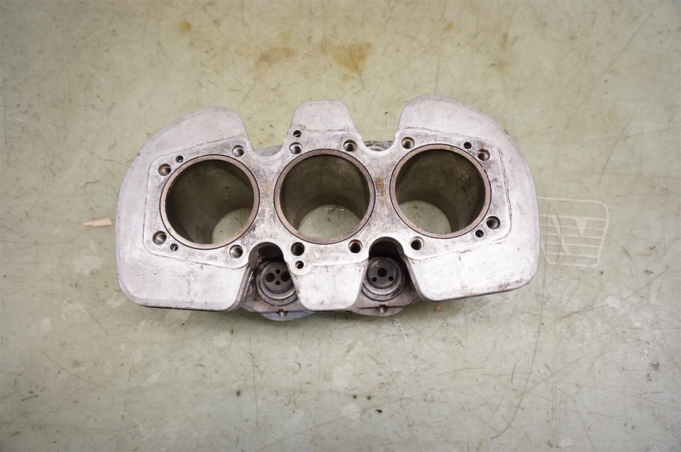 Triumph Trident T160V T160 160 E T T160R 1975 750cc triple *2090 cilindro Foto 2 de 4