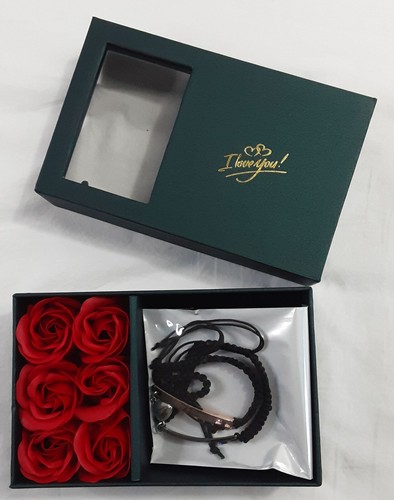 New, Set of 2, Matching Bracelets w/Boxed Faux Roses Valentine’s Day Gift Box - Picture 2 of 5