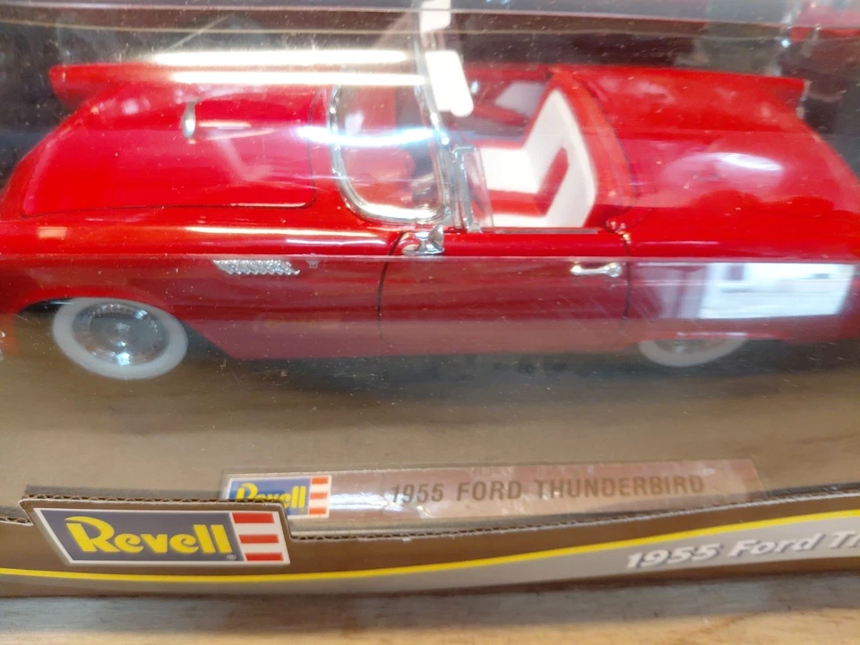 Revell 1:18 1955 Thunderbird rojo convertible fundido a presión 1992 en caja original Foto 3 de 4