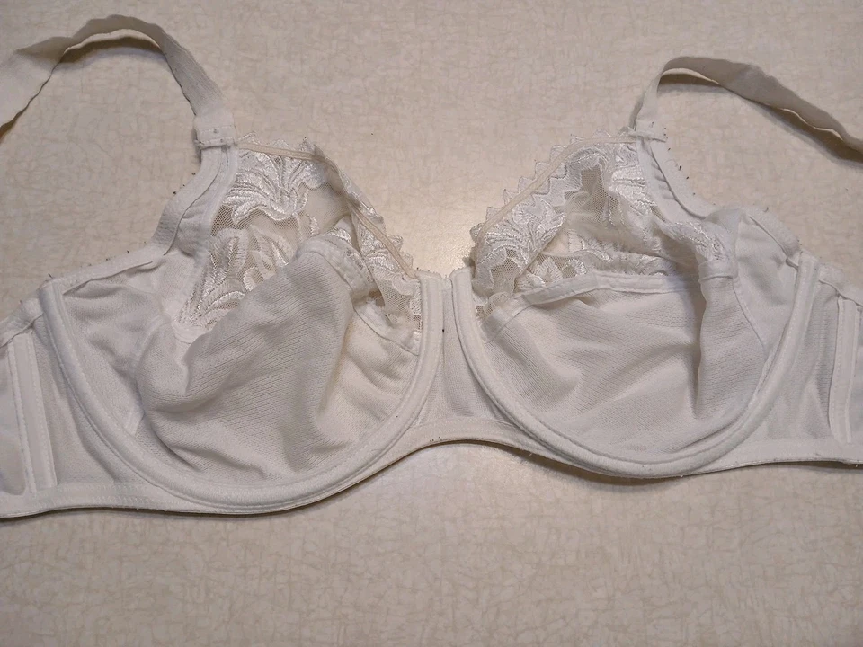 Sujetador minimizador Chantelle 36D blanco sin forro con aros Foto 3 de 4