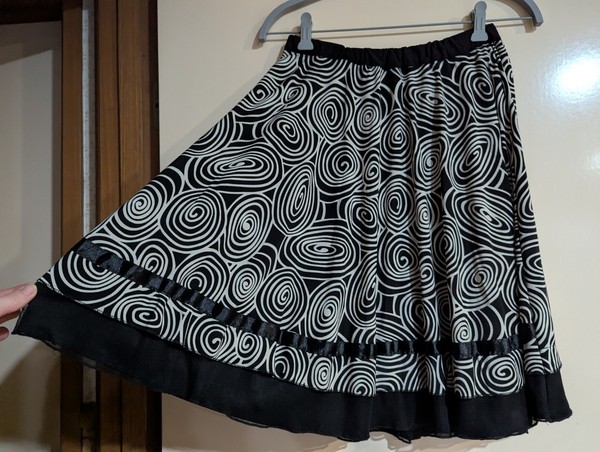 Unique Black & White Spiral Pattern Circle Skirt Knee Length Elastic Waist M 