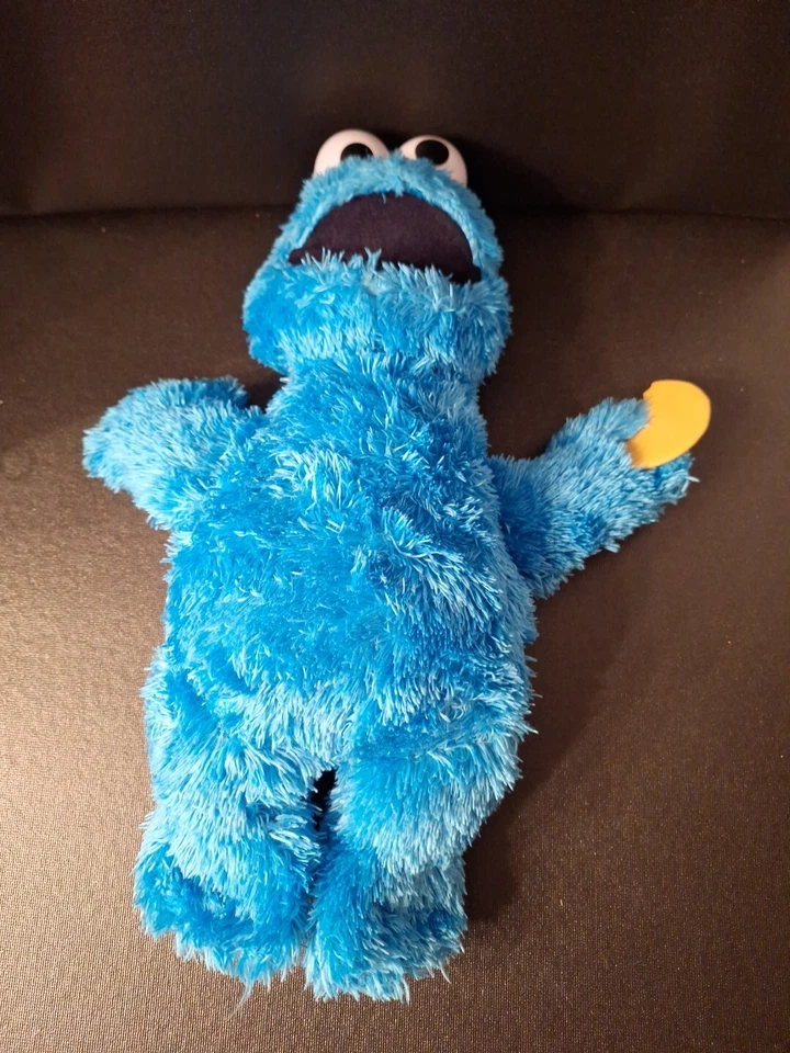 Peluche Sesame Street Hasbro 2016 Tickle Me Elmo y 2017 Cookie Monster Talking Foto 3 de 4
