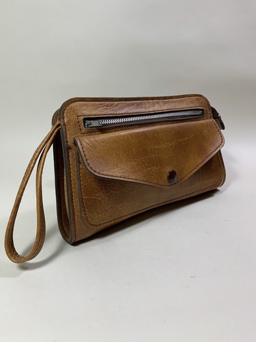 Bolso de pulsera vintage de cuero sintético bronceado con correa de muñeca y revestimiento blanco. - Imagen 2 de 19