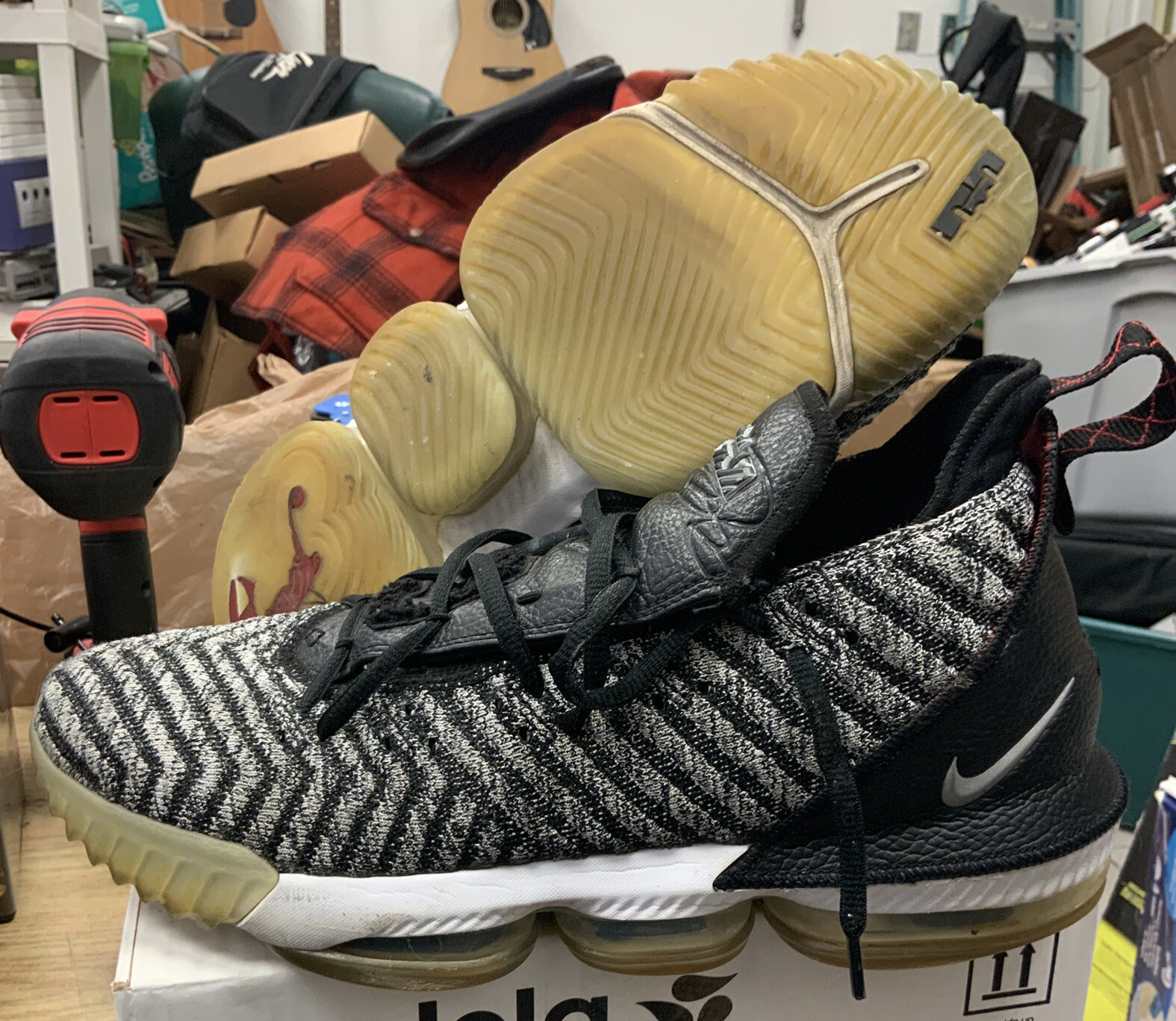 lebron 16s oreo