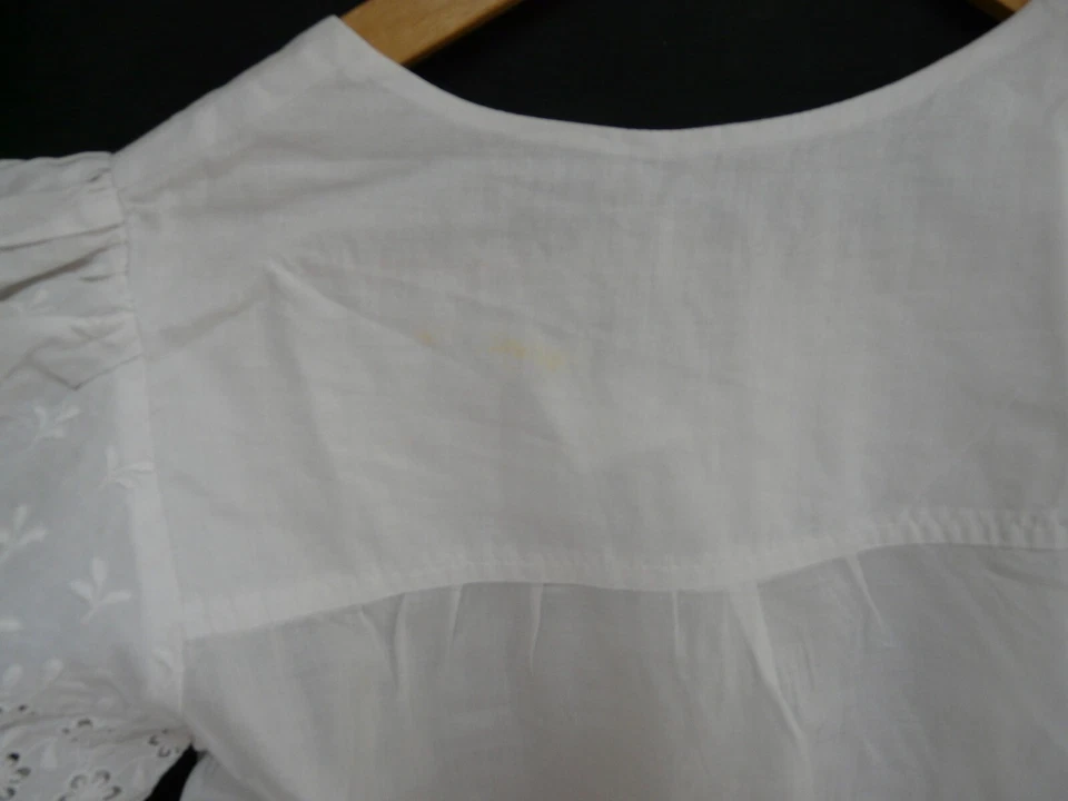 Chemise de nuit ancienne enfant brodée – Manche courte – Vintage REF 4719C - Photo 3/4