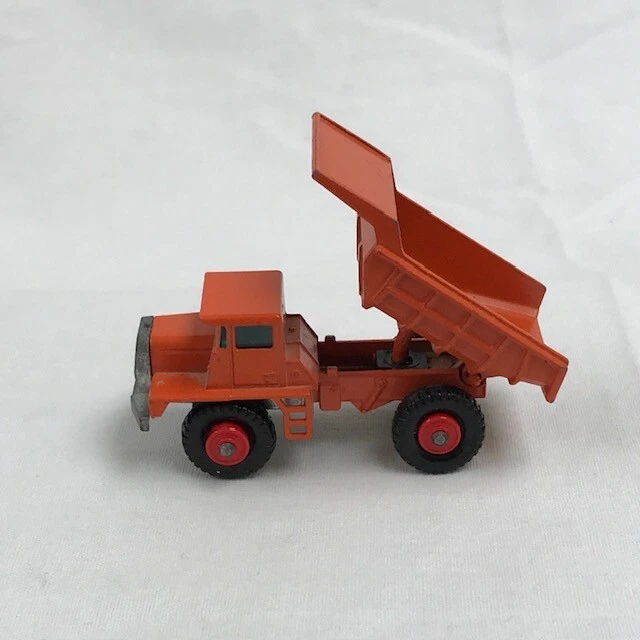 Vintage 1968 Matchbox Lesney No. 28d Mack Dump Truck - Excellent Condition - Image 4 of 4