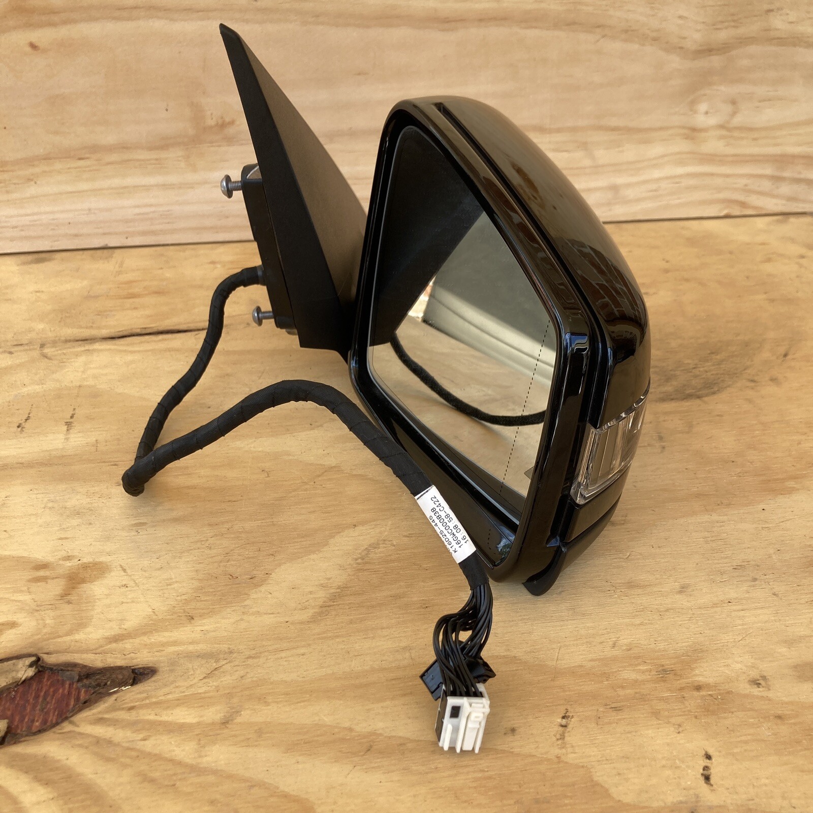 genuine mercedes OEM W176 RIGHT mirror cosmos black frame glass 