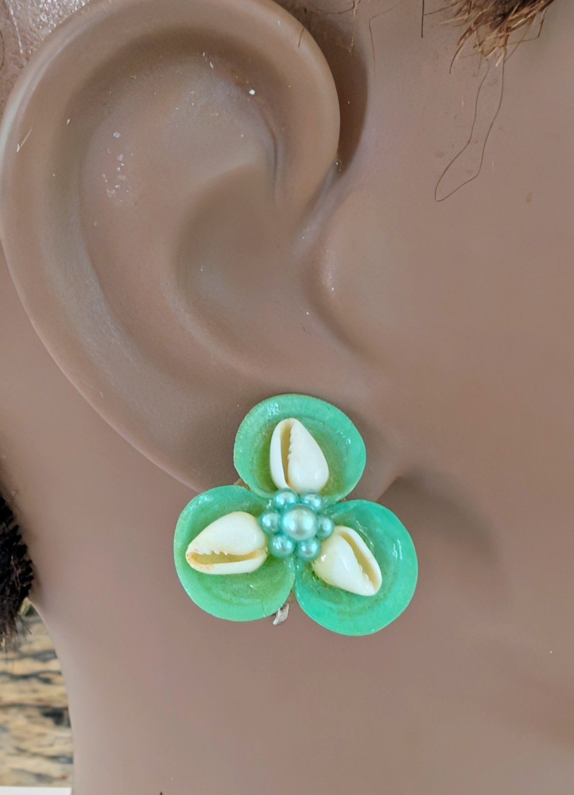 Vintage Sea Shell Screw Back Earrings - Flower Design