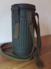 WH Gasmaskendose kurz, mit Beriemung , Klemmfeder & Putztuch.