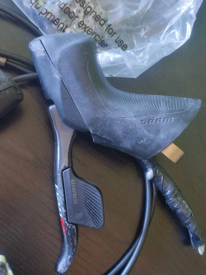 sram red etap hrd 11 speed shifters with disc calipers - Bild 3 von 4