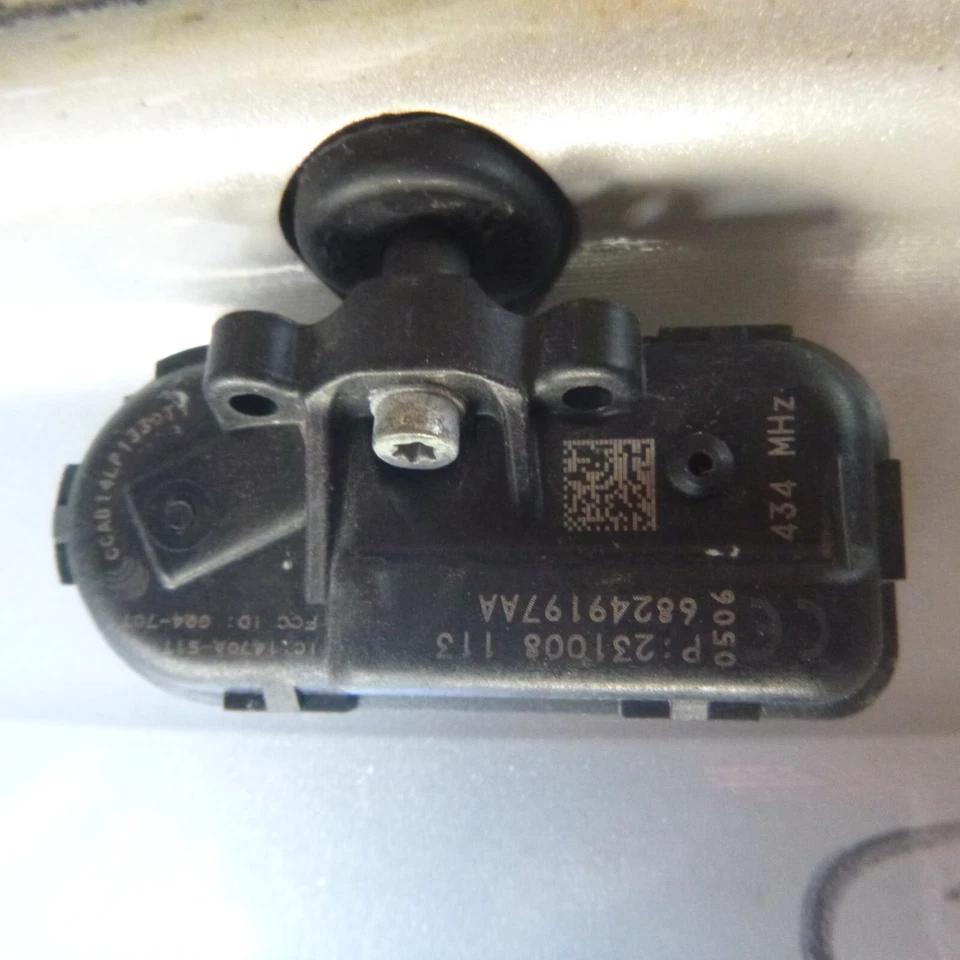 2002 2003 2004 2005 Dodge Ram 1500 OEM Factory Wheel Rim 20x9 52110356AB - Image 3 of 4