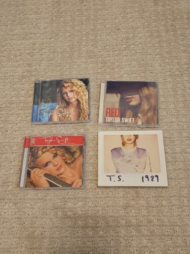 4 Taylor Swift CDs, Taylor Swift 2006 uncensored, T.S. 1989, Red, Holiday - Foto 1 di 13