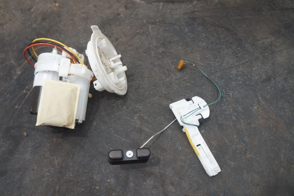 Bomba de tanque de combustible gasolina 8W0919087AA OEM Audi S5 2019 Foto 2 de 4