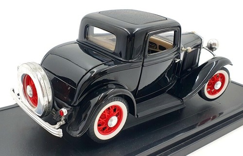 Road Signature 1/18 Scale Diecast 92248 - 1932 Ford 3 Window Coupe - Black - Picture 2 of 5
