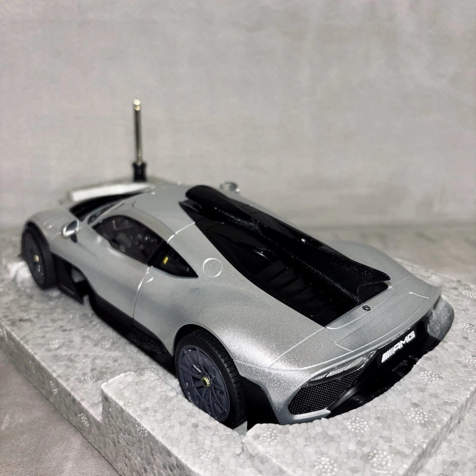 Mercedes Benz AMG ONE Hypercar 1:18 NZG Dealer Edition - Immagine 4 di 4