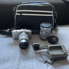 Olympus E-PM1 /16GB Speicherkarte/ 2 Objektive/Blitzer/Tasche(Zubehörpaket)