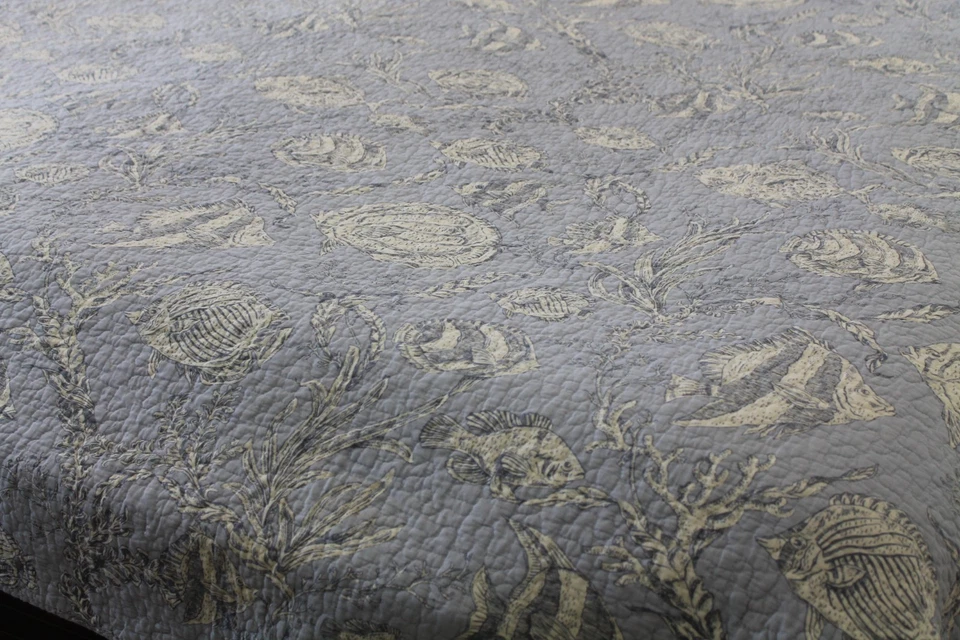 Quilt 100% Cotton Beachy Coastal Blue Reversible Full/Queen - Image 2 of 4