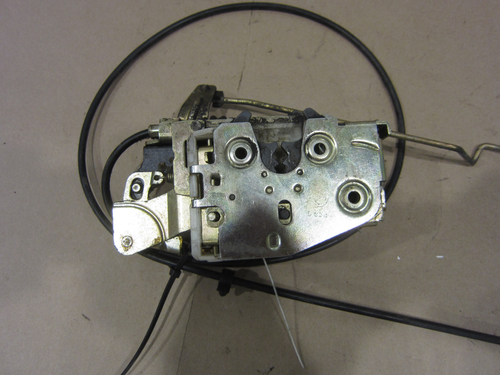 Ferrari, 355  - RH Door Lock # 64685200