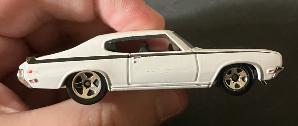 White 1970 Buick GSX - Hot Wheels 2009 New Models 1:64 Diecast - CLEAN NM - Image 4 of 4