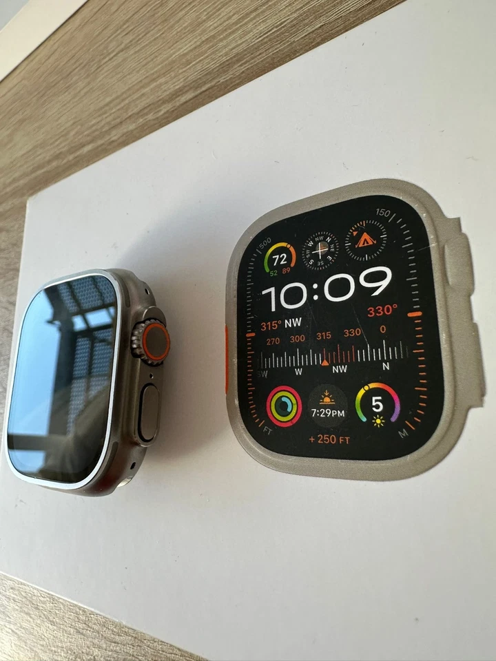 Apple Watch Ultra 2 49 mm Caja de Titanio con Correa Azul - Imagen 2 de 4