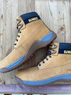 Dewalt Industrial Footwear Boots Size UK 11 Waterproof Steel Toe - Image 1 of 4