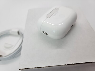 Apple AirPods Pro (2nd Generation) Gen 2 - USB - Lightening