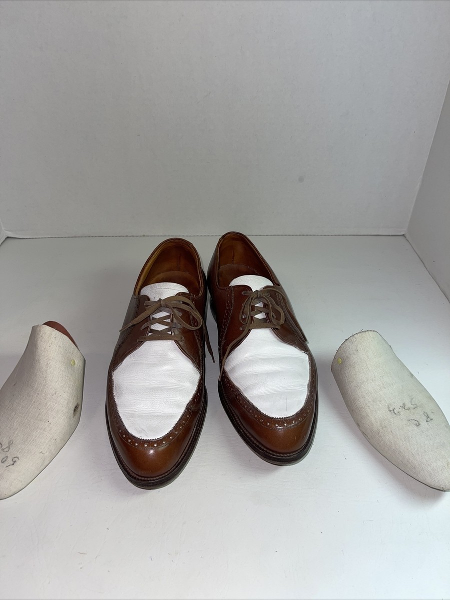 Vintage 1950's 1960's Two Tone Brown and White Dress Shoes Vintage 1950's 1960's Two Tone Brown and White Dress Shoes