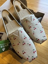 BOBS Skecher Women's Size 8 Cherry Pick canvas Flats  33339 memoryfoam