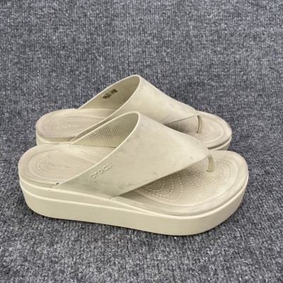 Crocs Brooklyn Flip Low Wedge Thong Sandals Womens Sz 8 Cream