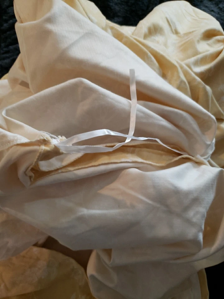 Full Size Duvet   With Standard 2 Shams Light Yellow With White Muted Flowers - Image 3 of 4