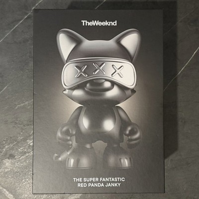 THE WEEKND X SUPERPLASTIC KISS LAND 8'' FIGURE BLIND BOX - Black